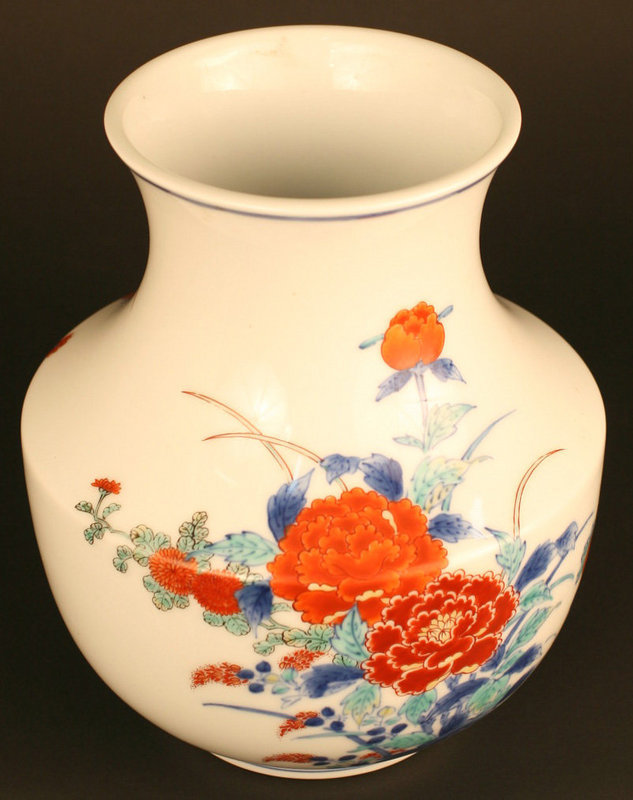 Japanese Antique Kakiemon Porcelain Vase with Flowers