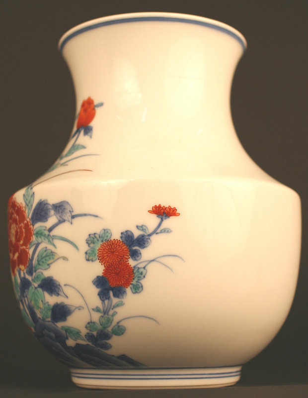 Japanese Antique Kakiemon Porcelain Vase with Flowers