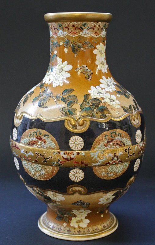 Beautiful Satsuma Vase by the Meiji Master Kinkozan