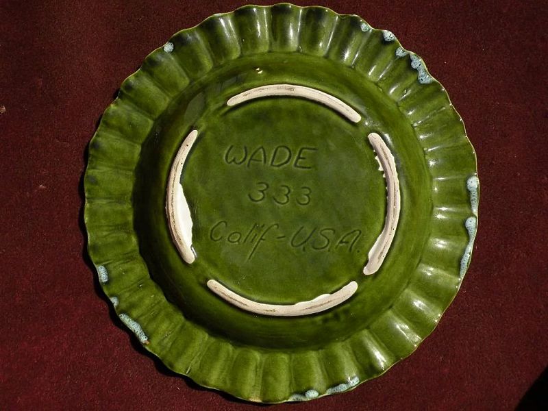 WADE CALIFORNIA pottery ceramic dish rich green with interesting glaze