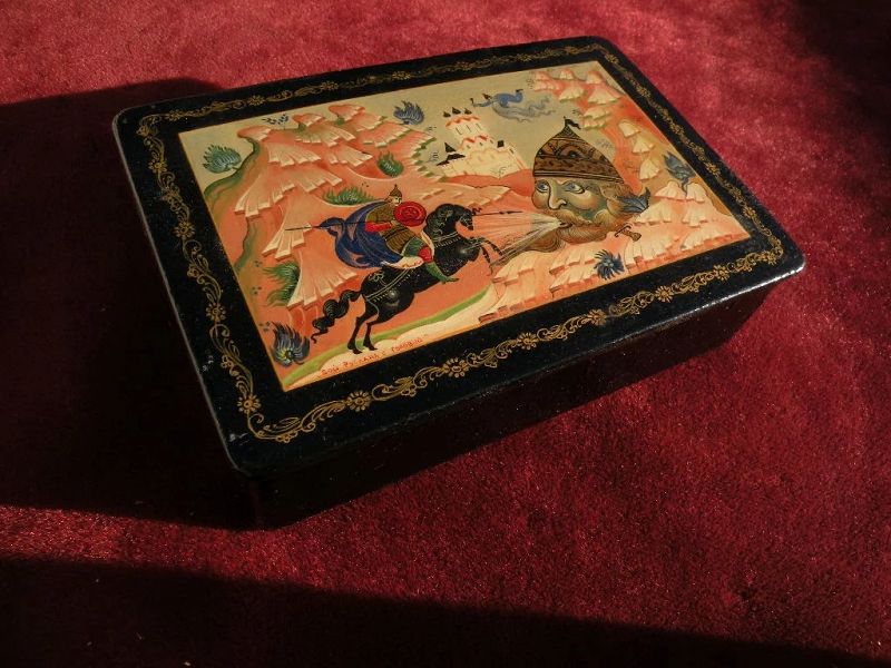 Decorative Russian folk art contemporary lacquer box impressive design