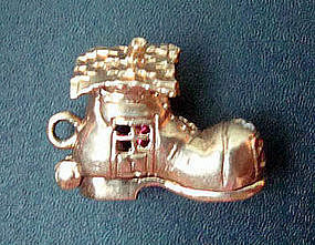 14K Gold Old Lady Who Lived in a Shoe Charm Opens 3D