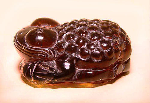 Chinese Auspicious Natural Amber Frog Pendant