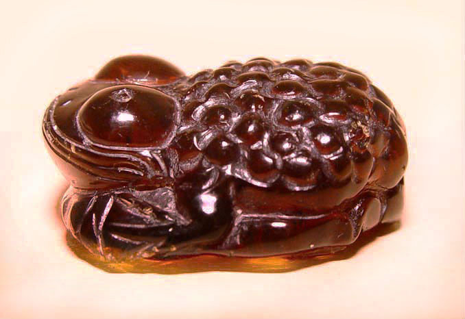Chinese Auspicious Natural Amber Frog Pendant