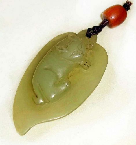 Chinese Jade Cat Resting on a Leaf - Qing Dynasty