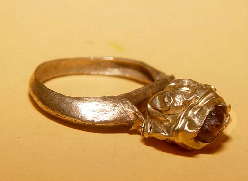 Ancient Ruby Gold Ring - 100 to 500 AD