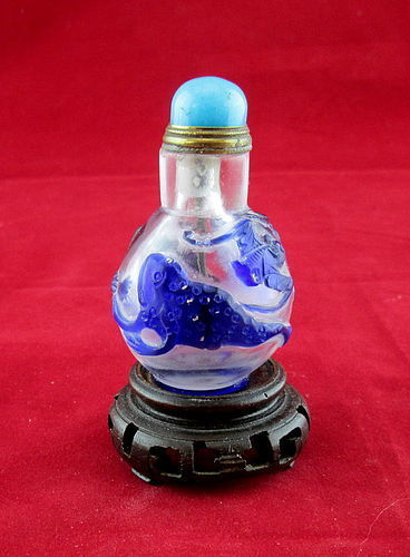 Exceptionally Detailed  Vintage/Antique  Peking Glass Snuff Bottle