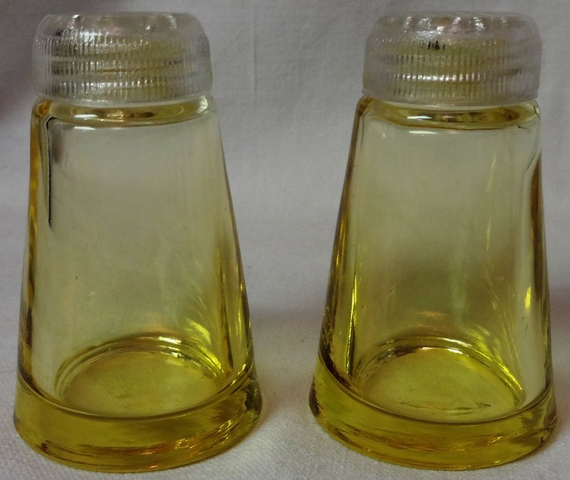 Fostoria Glass Company Pair Canary 3&quot; Shakers