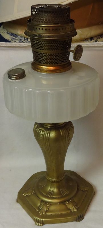 Majestic White Moonstone Kerosene Lamp Aladdin Mantle Lamp Company