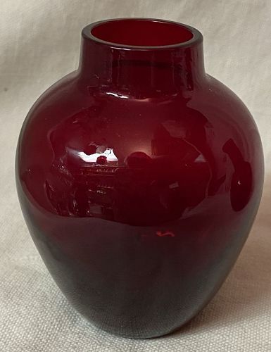 Party Vase Ruby 3 1/8" Boulbous