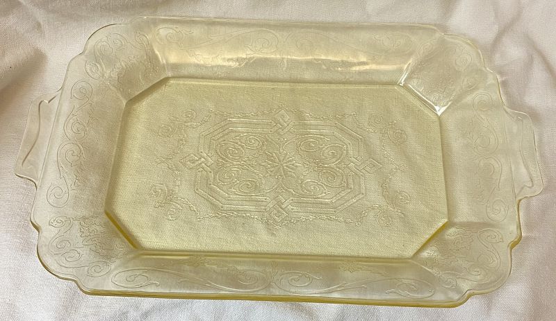 Lorain Yellow Platter 11.5&quot; Oval Indian Glass Company