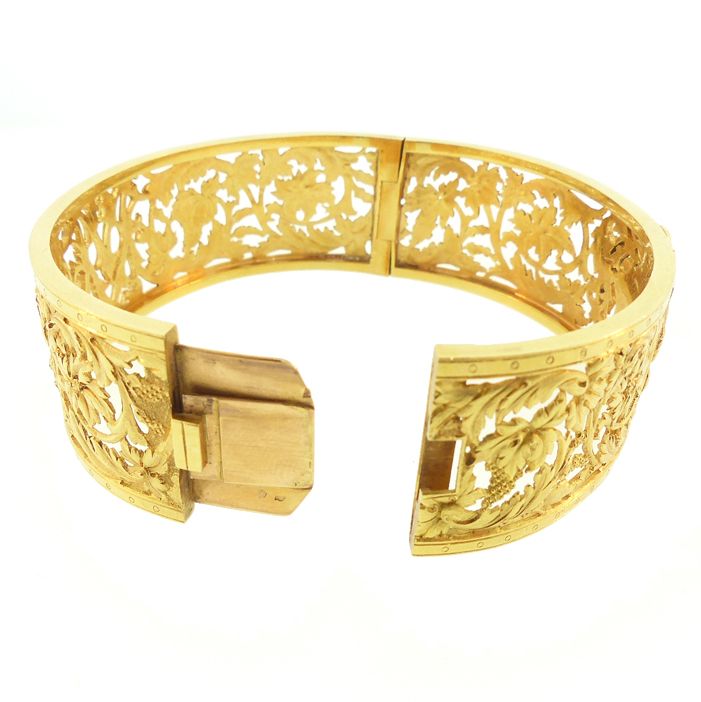 Henri Vever 18K Gold Bangle Bracelet Dukes of Devonshire Family