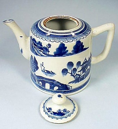 Chinese Export Canton Porcelain Teapot