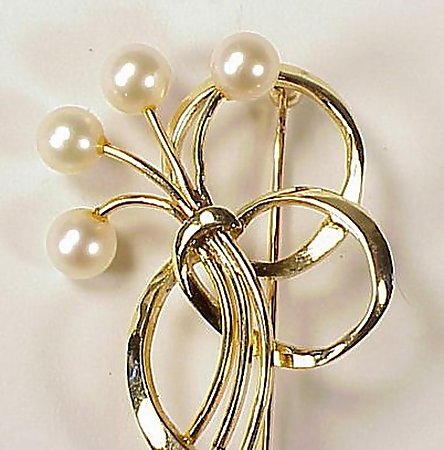 Signed Mikimoto Pearl &amp; 14K Gold Brooch