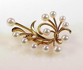 Signed Mikimoto 14K Yellow Gold & Pearl Brooch