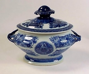 Chinese Export Porcelain Blue Fitzhugh Sauce Tureen