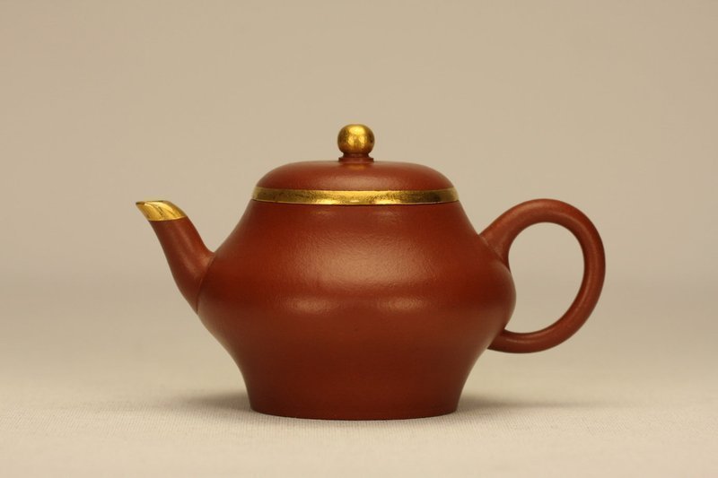 Chinese Yixing Teapot MENGCHEN w Gold Mounted &amp; Signed
