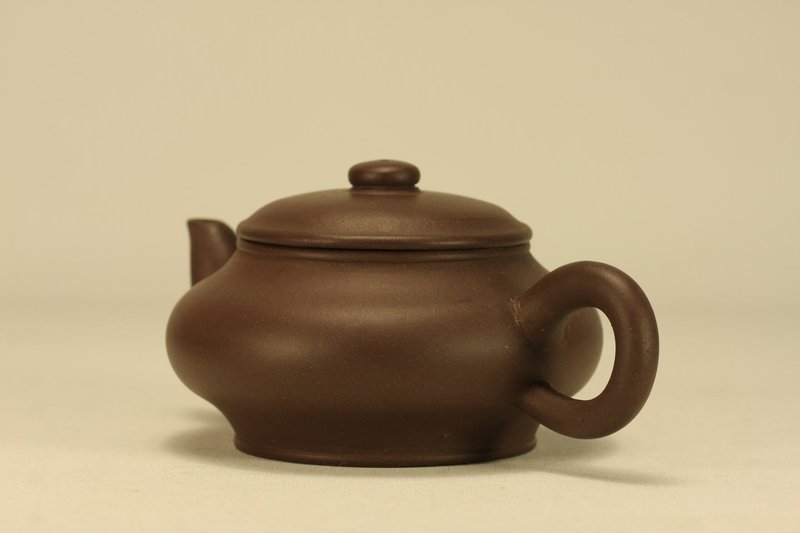 Superb Chinese Yixing Teapot (1) Marked