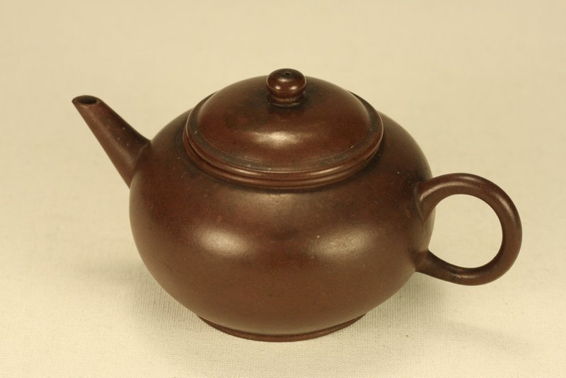 Small Chinese Yixing Teapot GONJU Signed
