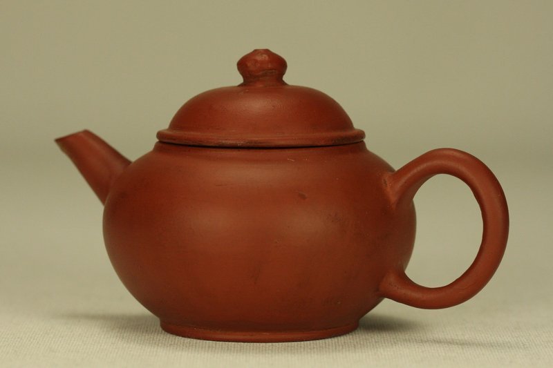 Small Chinese Yixing Teapot MENGCHEN Signed