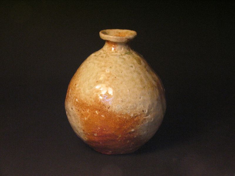 Shigaraki bottle(vase) by Sadamitsu Sugimoto the great master hand