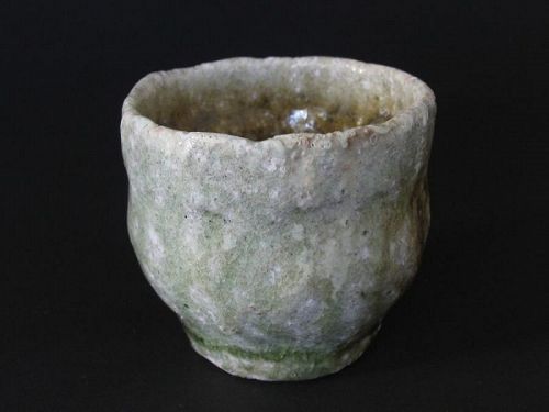 Karatsu-haikaburi sake cup by Dohei Fujinoki , popular artist KARATSU
