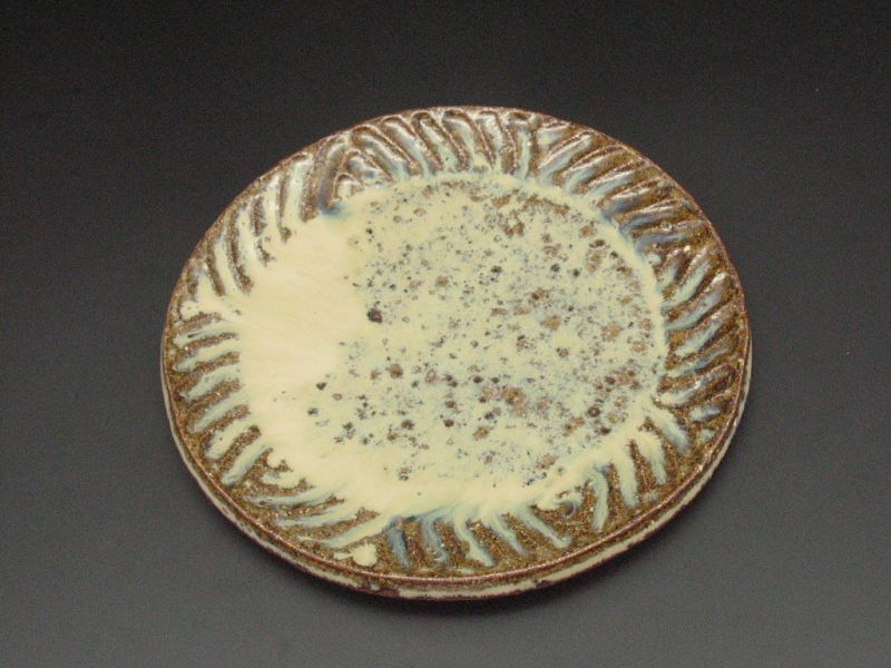 Madara Karatsu carved plate by Dohei Fujinoki popular artist Karatsu