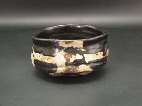Kuro-Oribe Chawan by Junri Hamada Expert at Mino Pottery
