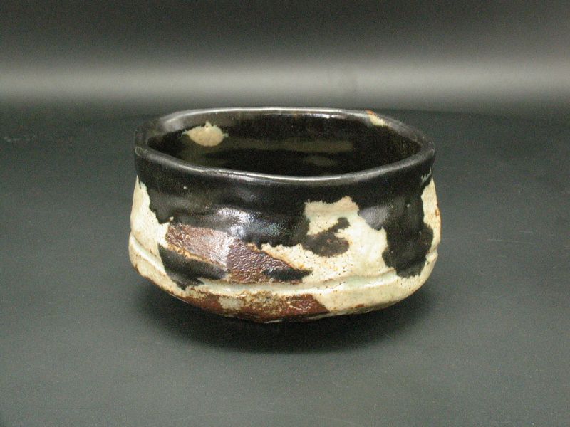 Kuro-Oribe Chawan by Junri Hamada Expert at Mino Pottery