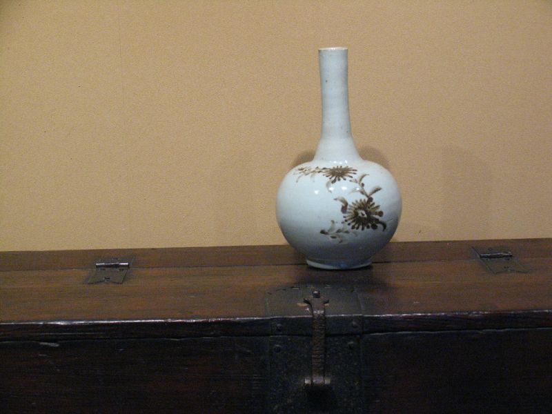 18th century Joseon White porcelain Long neck vase Iron glaze picture