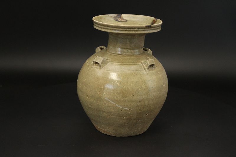 5th~6th century  Yue-zhou-yao Celadon Jar with iron speckles