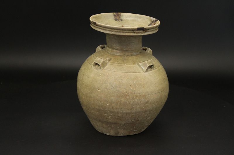 5th~6th century  Yue-zhou-yao Celadon Jar with iron speckles