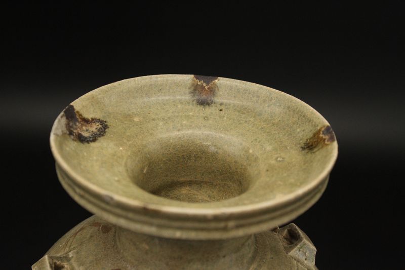 5th~6th century  Yue-zhou-yao Celadon Jar with iron speckles