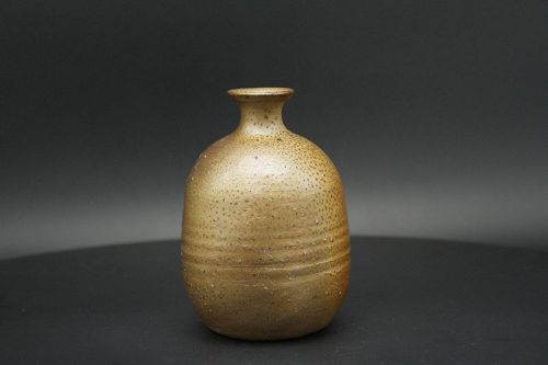 Japanese traditional Bizen sake bottle "tokkuri" by Satoshi Watanabe