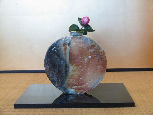 Iga disciform vase by the great master Sadamitsu Sugimoto