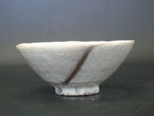 Kohiki white slip flat sake cup by the great master Sadamitsu Sugimoto
