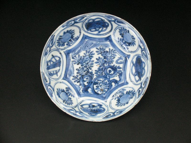 17th century last Ming dynasty era Jingdezhen kiln B&W plate