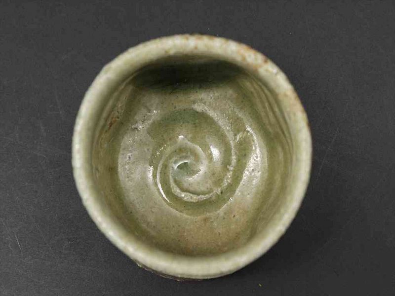 Ash glaze Guinomi sake cup by expert in &quot;Mino&quot; Junri Hamada