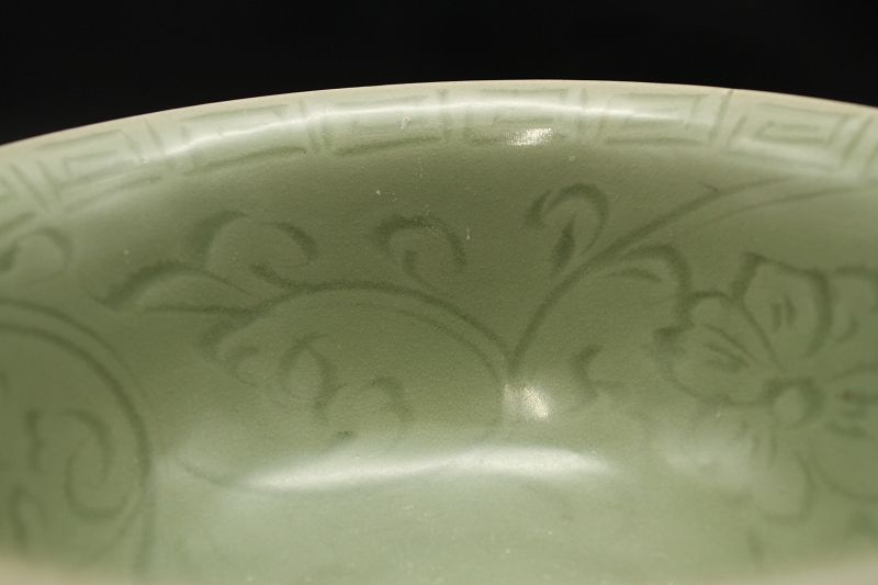 14th century Last Yuan/Early Ming Longquan celadon bowl