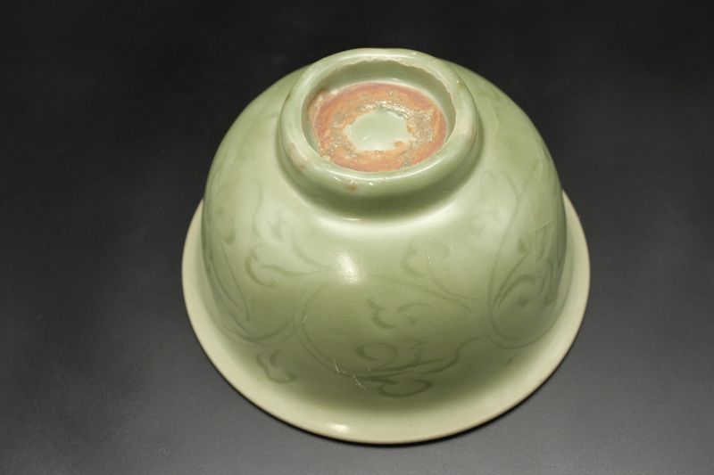 14th century Last Yuan/Early Ming Longquan celadon bowl