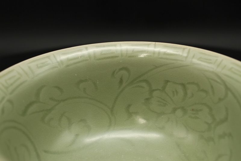 14th century Last Yuan/Early Ming Longquan celadon bowl