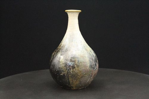 Chosen-karatsu Vase with gold trimming by Dohei Fujinoki