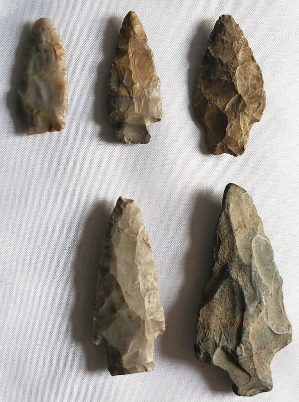 Extremely Scarce Set of 5 Prehistoric Korean Arrowheads, 8000-1500 BCE