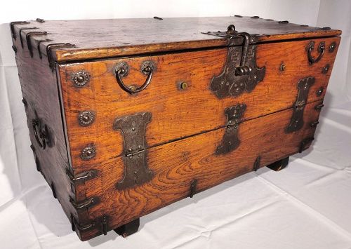19th Century Korean Bandaji Chest from Jeolla Province with golden hue