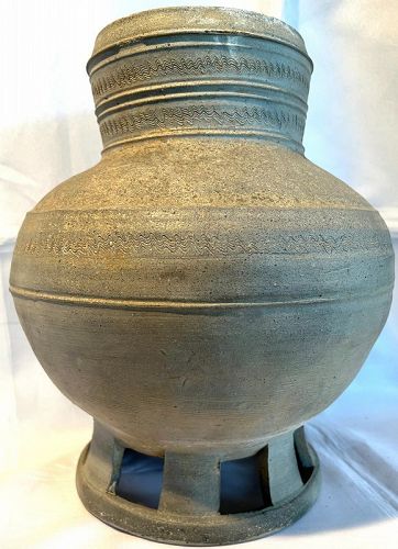 Fine, Rare 5th to 6th Century Silla Jar with Beautiful Form and Design