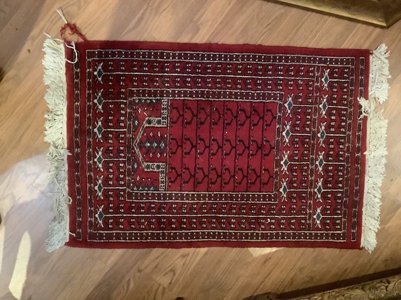 Persian Prayer Rug in Wool Circa 1900-1920 measuring 26”x24”