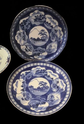 Chinese Qing Dynasty pair of porcelain painting plates