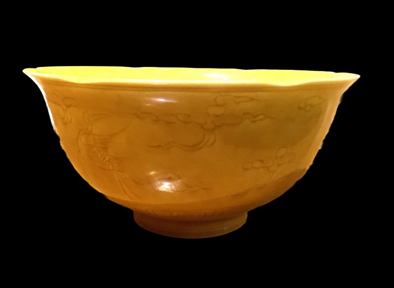 Chinese Qing Dynasty Hongzhi Style  Yellow Lotus Shape Dragon Bowl