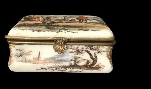 Austro-Hungarian Eighteenth Century Gold Wash lined Enameled Snuffbox