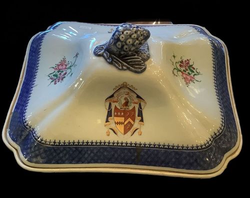 Chinese Export Armorial l Serving Vegetable Covered Bowl Circa 1800